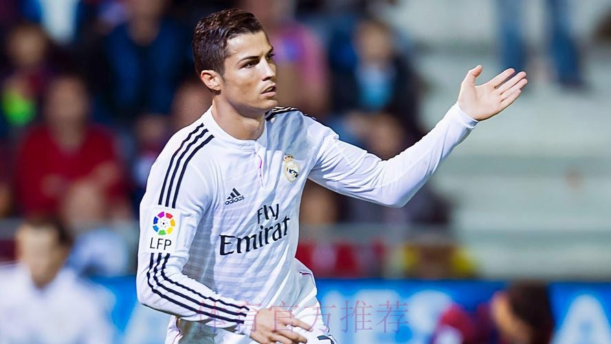 21岁小王皇马生涯首次戴帽!C罗式霸气庆祝 21岁小王皇马生涯首次戴帽!C罗式霸气庆祝